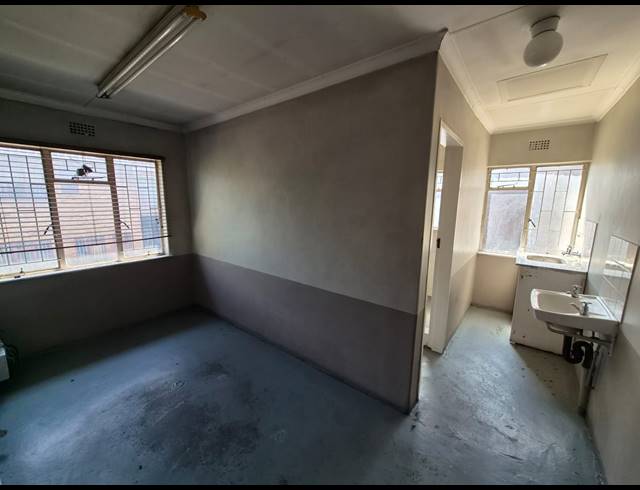 300M² WAREHOUSE TO LET IN WADEVILLE